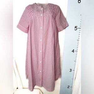 Miss Elaine Pink Stripe Seersucker Nightgown‎ Snap Front Small.